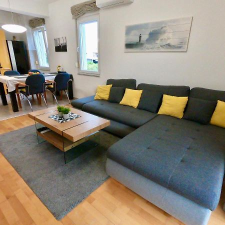 Sunny Apartment By The Beach Kaštel Štafilić Exteriör bild
