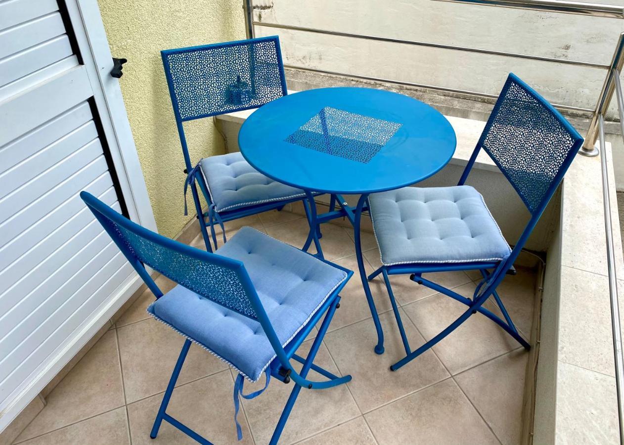 Sunny Apartment By The Beach Kaštel Štafilić Exteriör bild