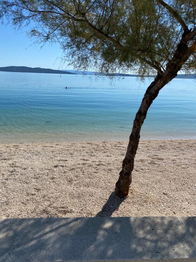 Sunny Apartment By The Beach Kaštel Štafilić Exteriör bild
