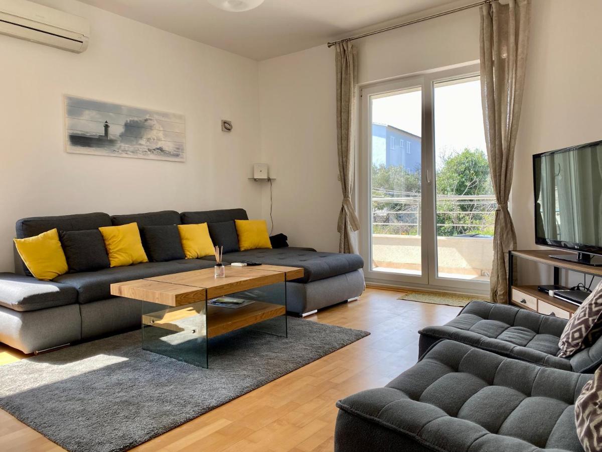 Sunny Apartment By The Beach Kaštel Štafilić Exteriör bild