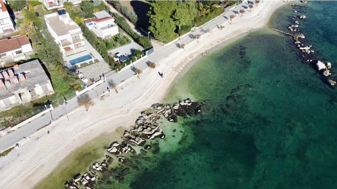Sunny Apartment By The Beach Kaštel Štafilić Exteriör bild