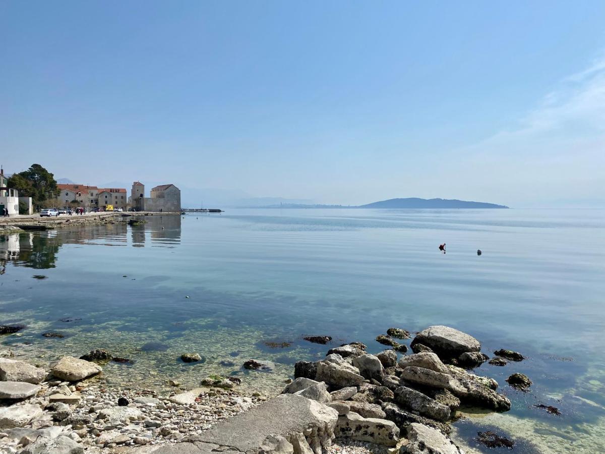 Sunny Apartment By The Beach Kaštel Štafilić Exteriör bild