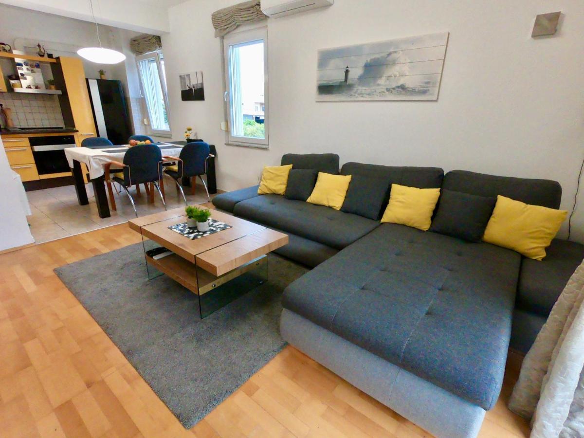 Sunny Apartment By The Beach Kaštel Štafilić Exteriör bild