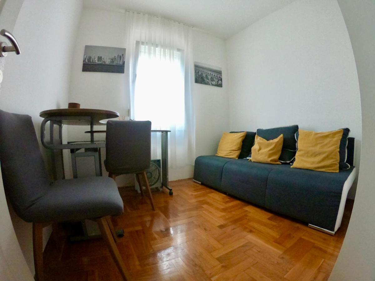 Sunny Apartment By The Beach Kaštel Štafilić Exteriör bild