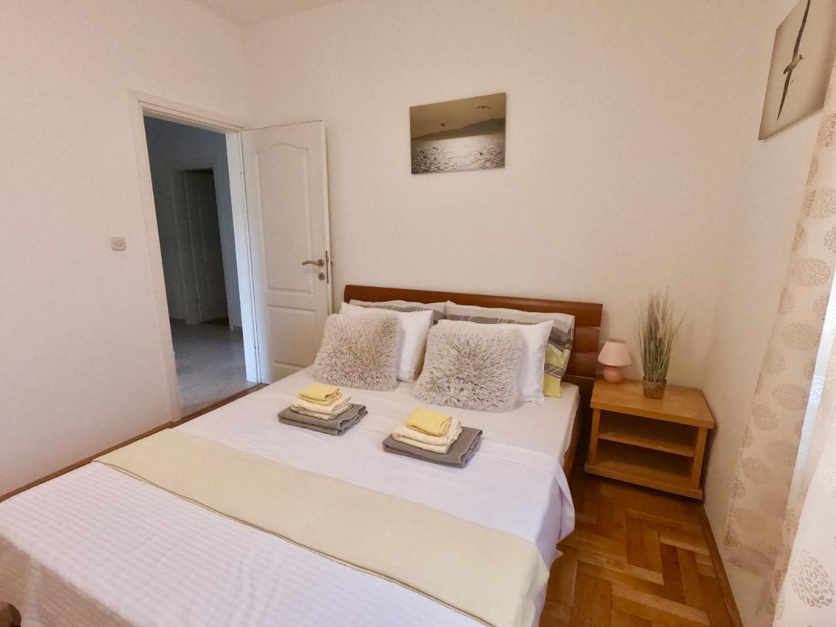 Sunny Apartment By The Beach Kaštel Štafilić Exteriör bild