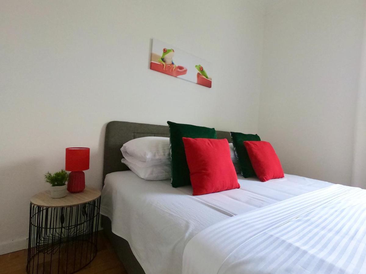 Sunny Apartment By The Beach Kaštel Štafilić Exteriör bild