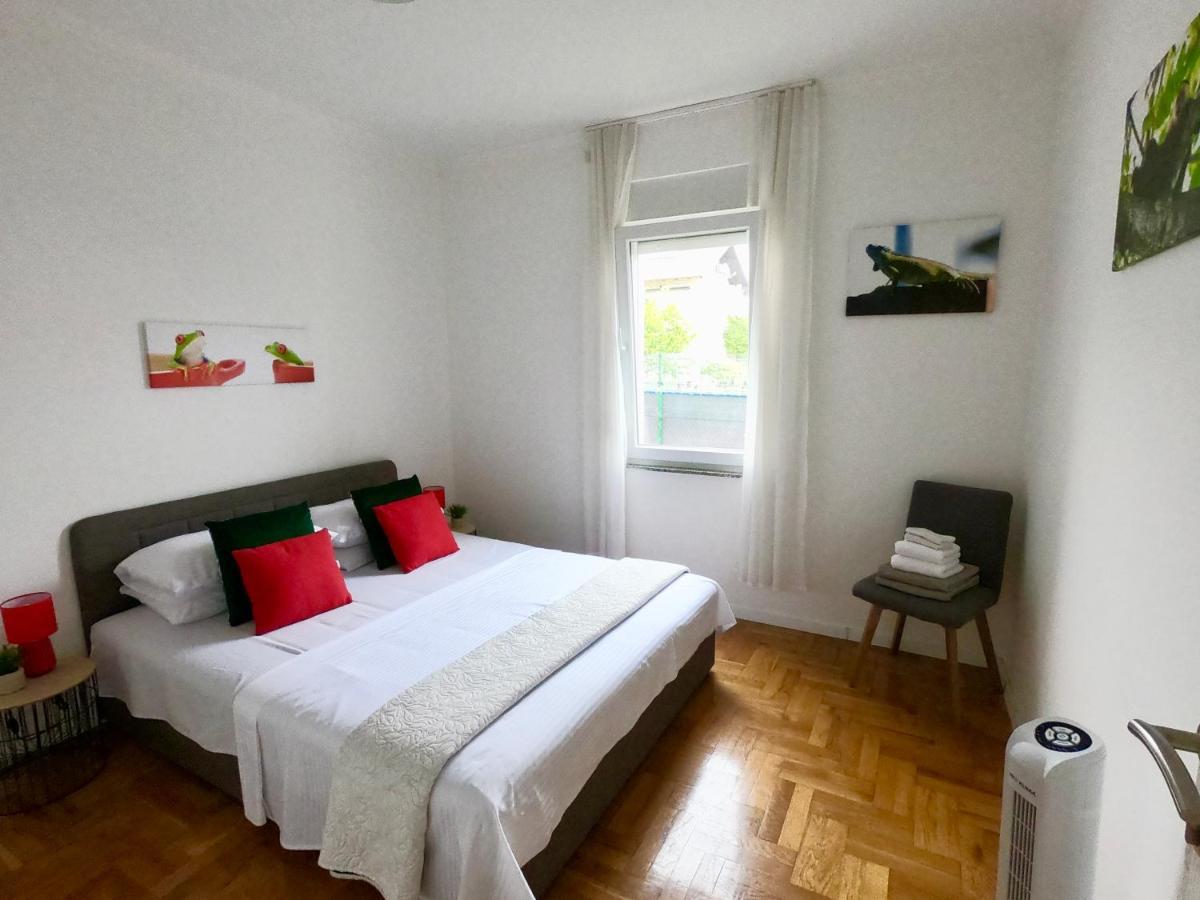 Sunny Apartment By The Beach Kaštel Štafilić Exteriör bild