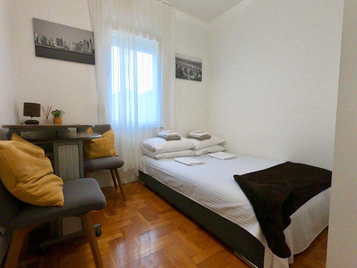 Sunny Apartment By The Beach Kaštel Štafilić Exteriör bild