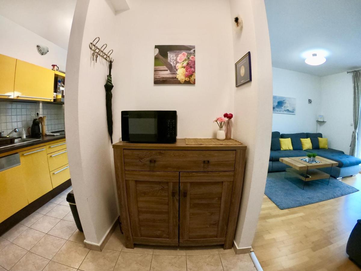Sunny Apartment By The Beach Kaštel Štafilić Exteriör bild
