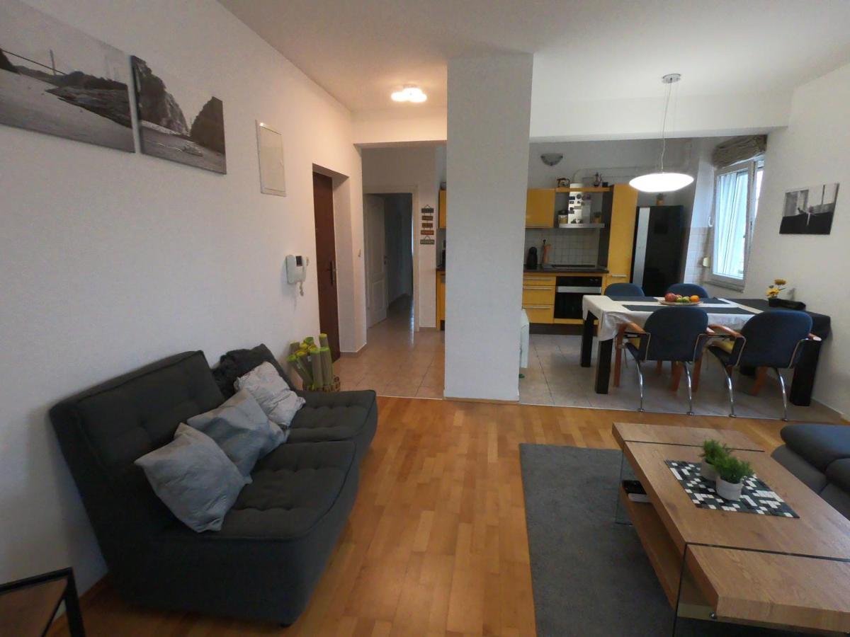 Sunny Apartment By The Beach Kaštel Štafilić Exteriör bild